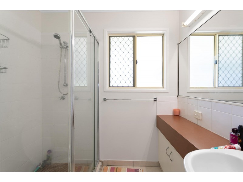 4 Bakker Crescent, Eimeo QLD 4740