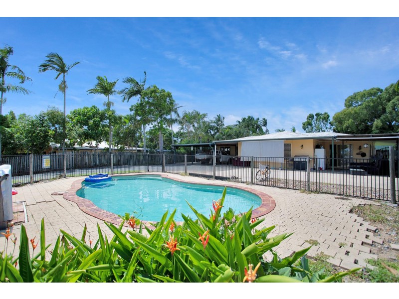4 Bakker Crescent, Eimeo QLD 4740