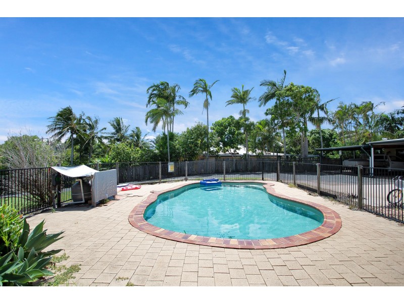4 Bakker Crescent, Eimeo QLD 4740