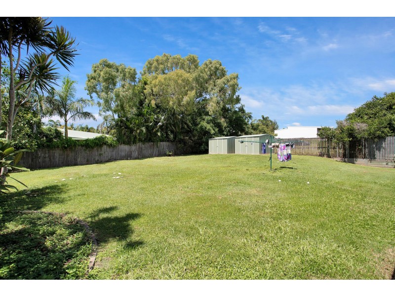 4 Bakker Crescent, Eimeo QLD 4740