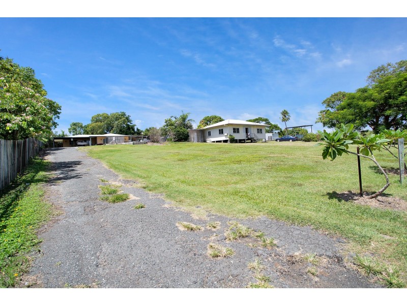 4 Bakker Crescent, Eimeo QLD 4740