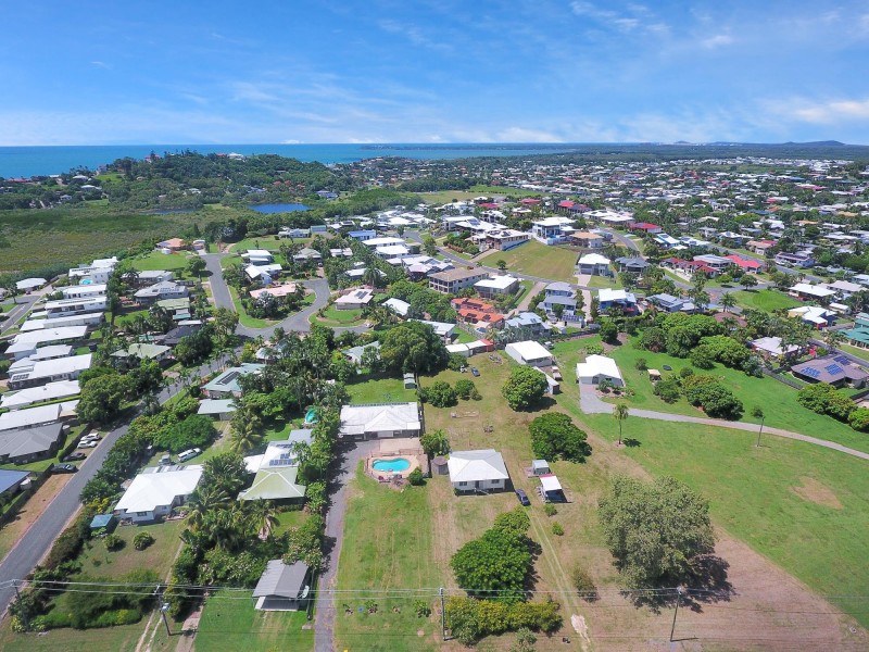 4 Bakker Crescent, Eimeo QLD 4740