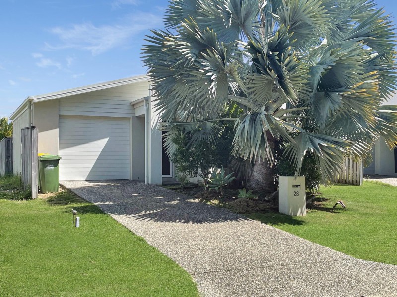 28 Newport Parade, Blacks Beach QLD 4740
