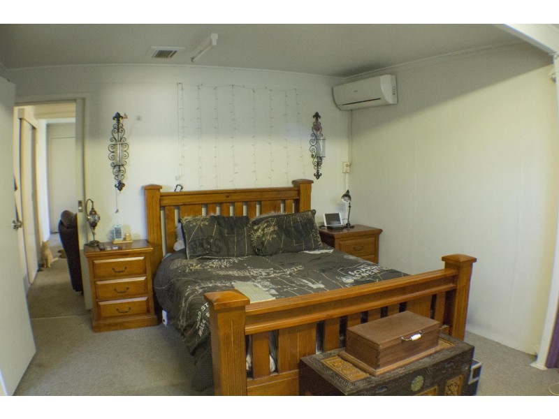 186 Mills Ave, Moranbah QLD 4744