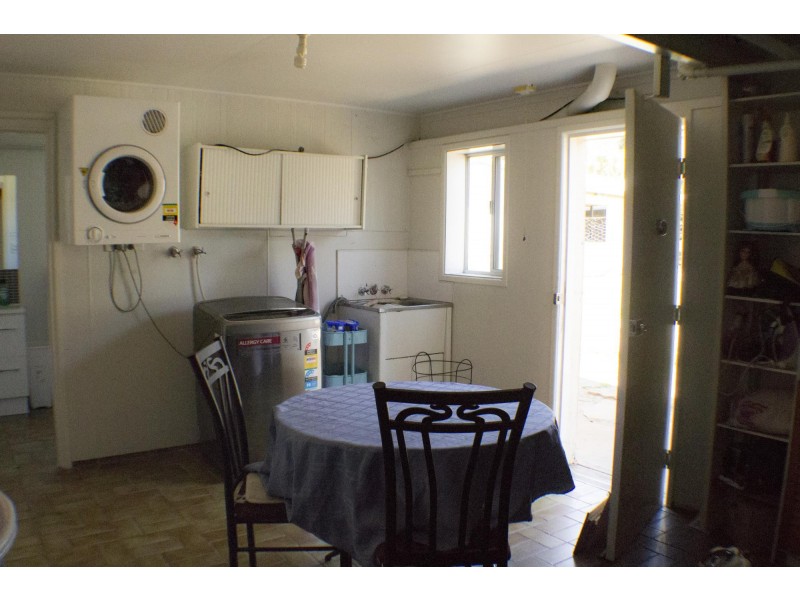 186 Mills Ave, Moranbah QLD 4744
