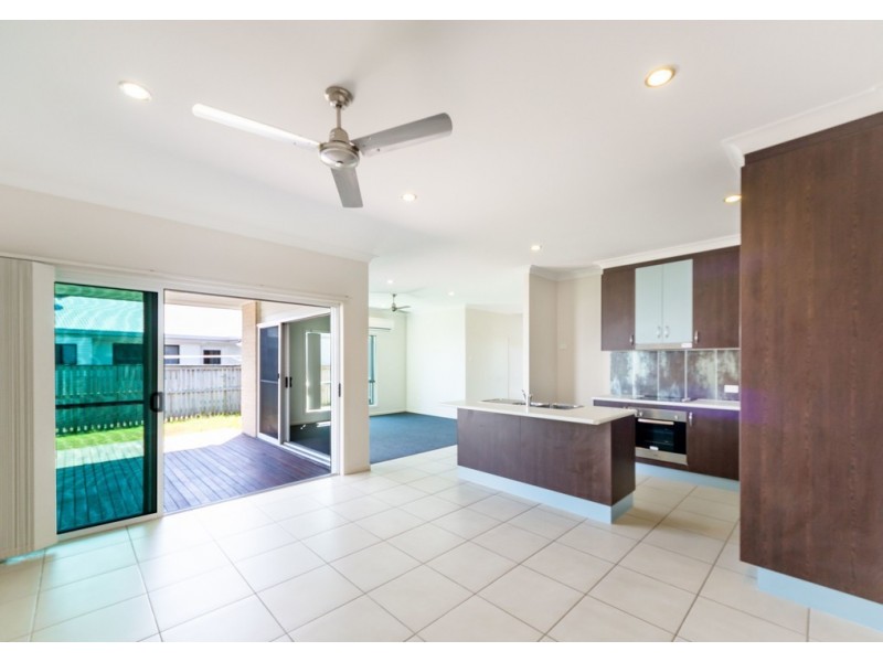 14 Village Cct, Eimeo QLD 4740