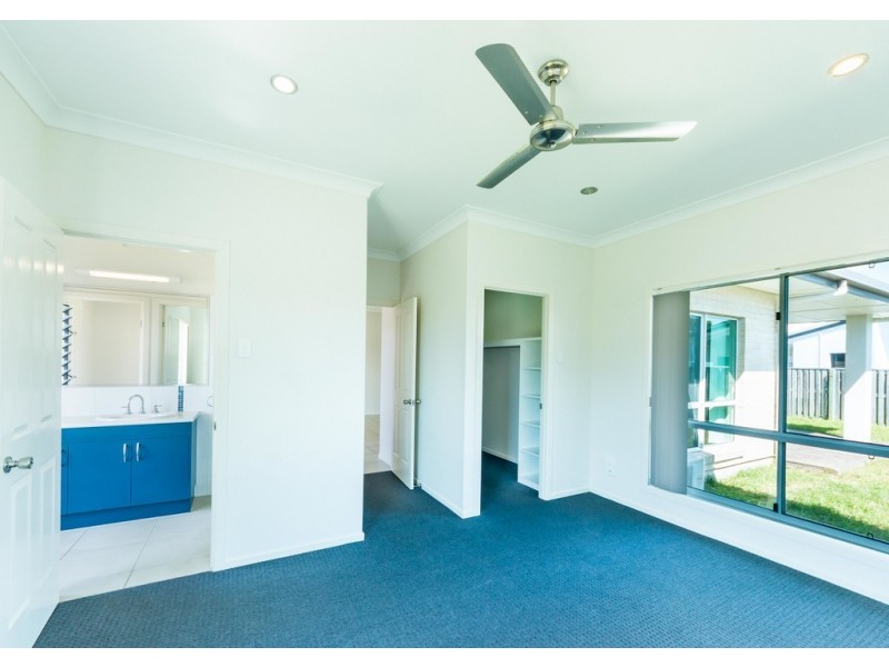 14 Village Cct, Eimeo QLD 4740