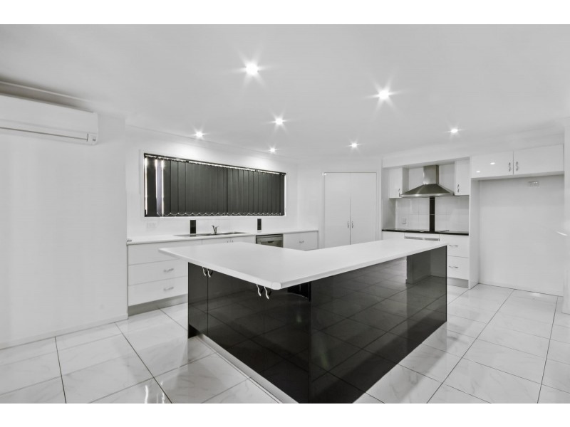 52 Lambert Drive, Moranbah QLD 4744