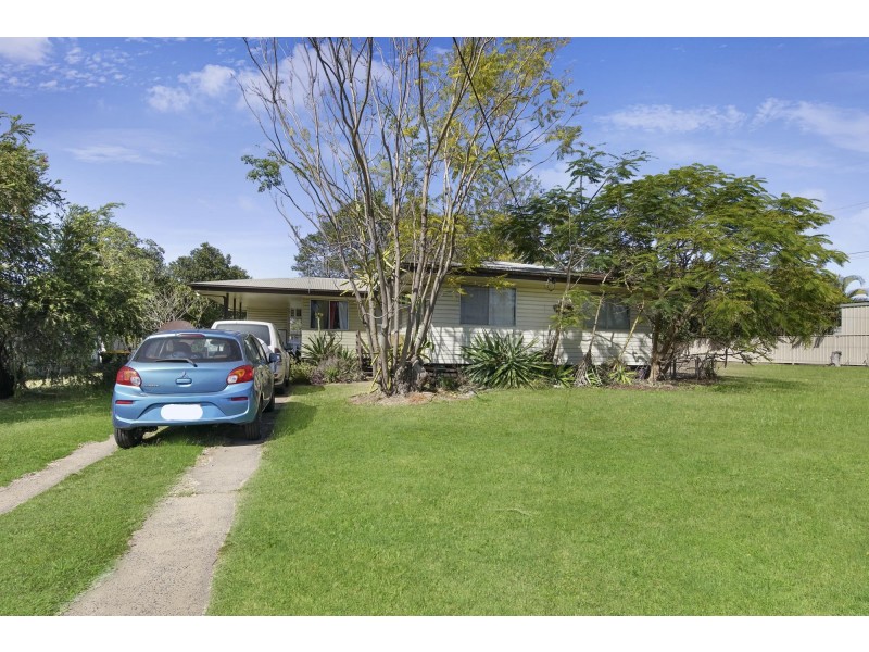 14 Middle Crescent, Dysart QLD 4745