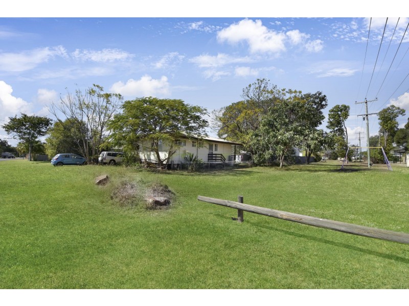 14 Middle Crescent, Dysart QLD 4745