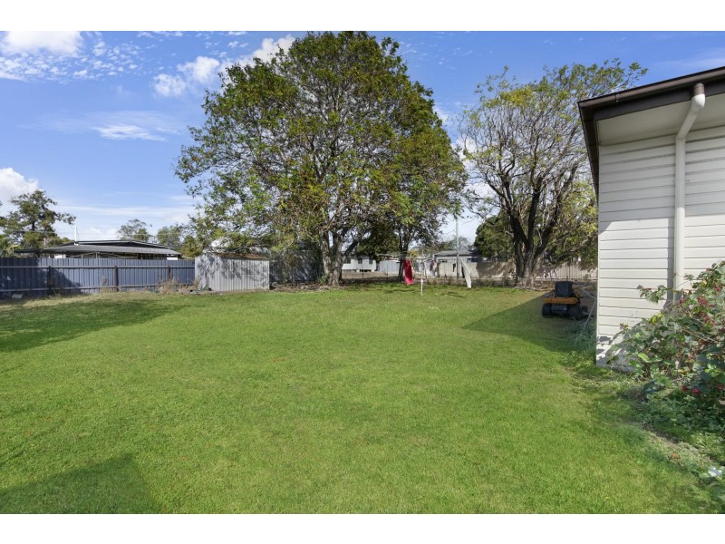 14 Middle Crescent, Dysart QLD 4745