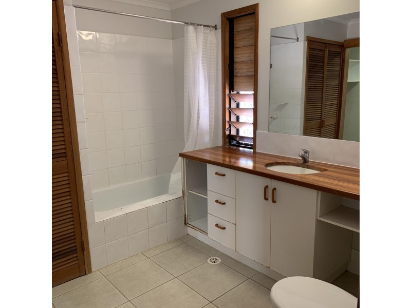 42 South Pacific Avenue, Slade Point QLD 4740