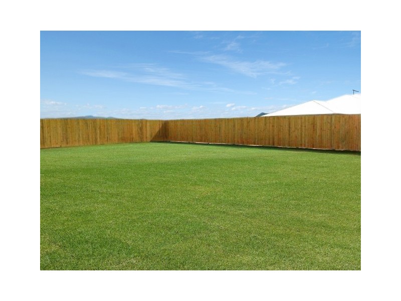 18 Isobel Ave, Mirani QLD 4754