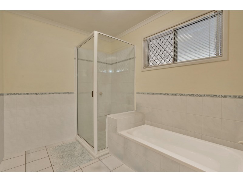 1 Hanlon Way, Rural View QLD 4740