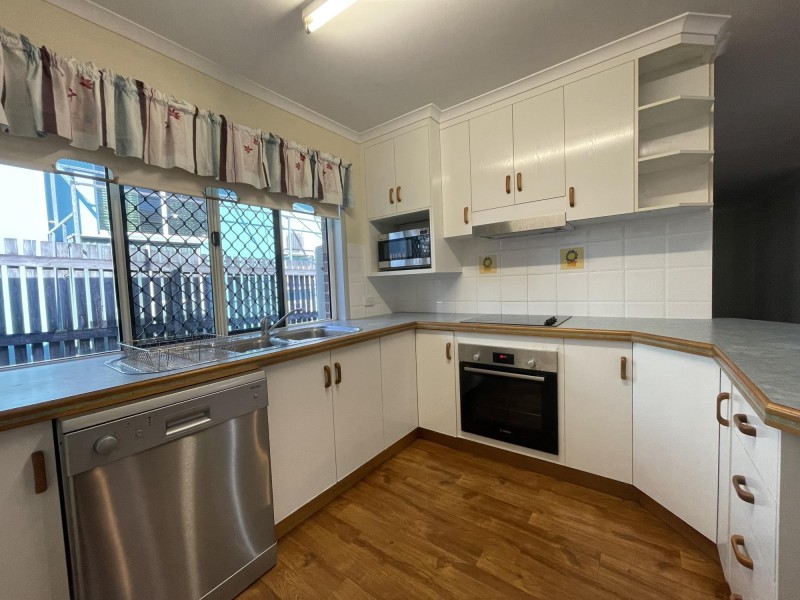 6 Foxtail Court, Glenella QLD 4740