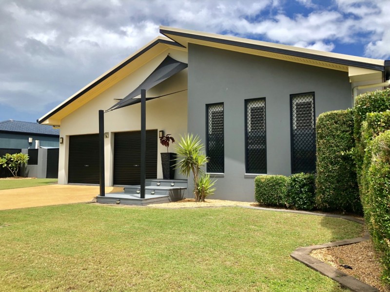 4 Beachside Place, Shoal Point QLD 4750