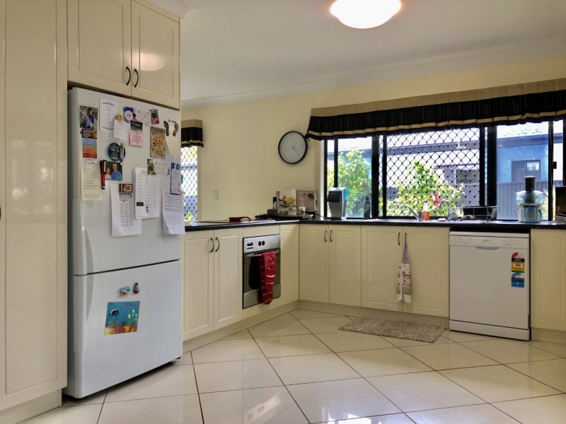 4 Beachside Place, Shoal Point QLD 4750