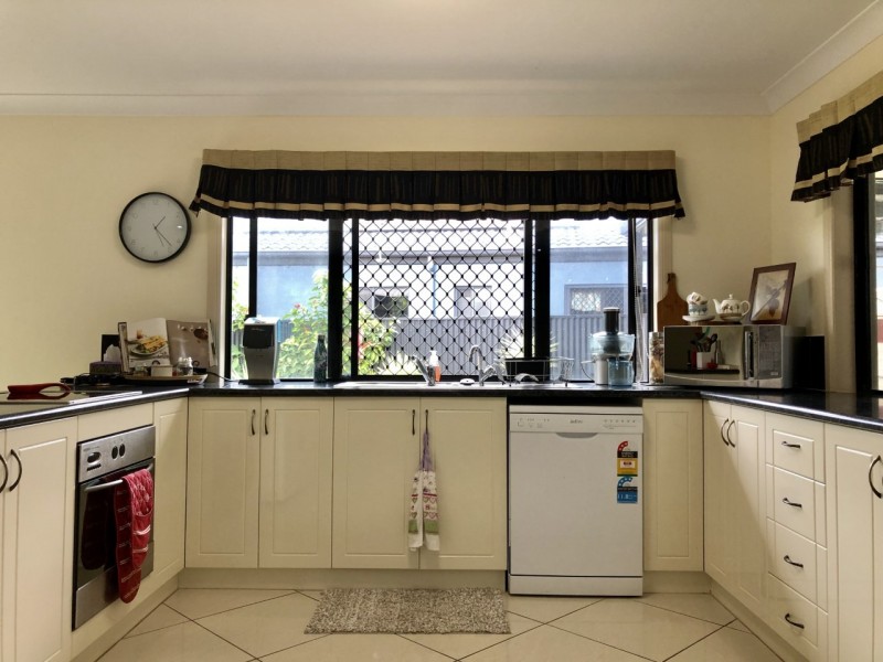 4 Beachside Place, Shoal Point QLD 4750