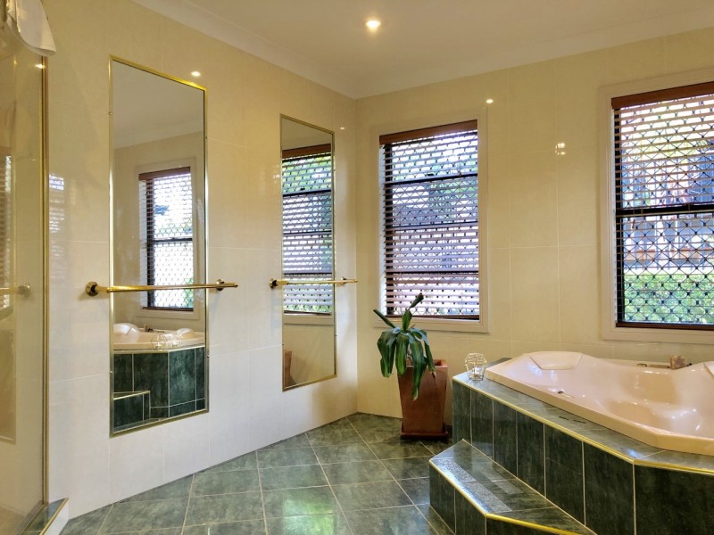 4 Beachside Place, Shoal Point QLD 4750