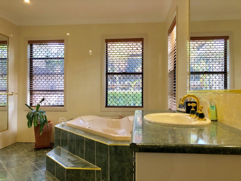 4 Beachside Place, Shoal Point QLD 4750