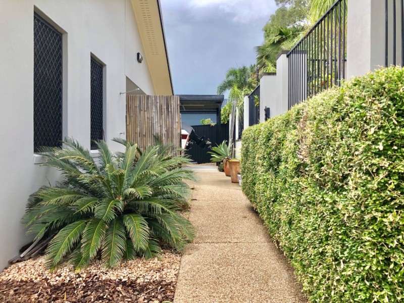 4 Beachside Place, Shoal Point QLD 4750