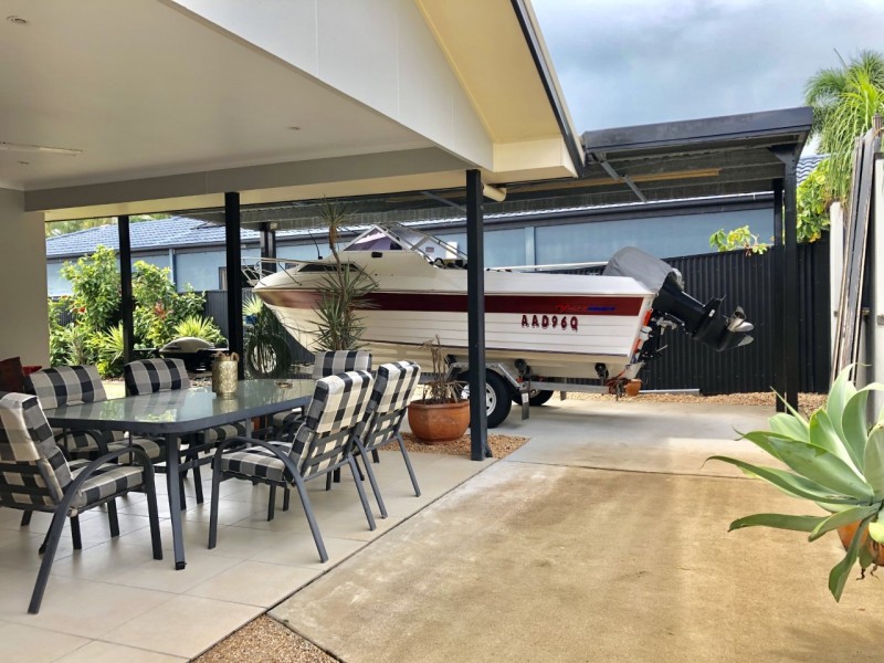 4 Beachside Place, Shoal Point QLD 4750