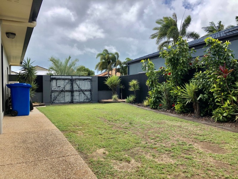 4 Beachside Place, Shoal Point QLD 4750