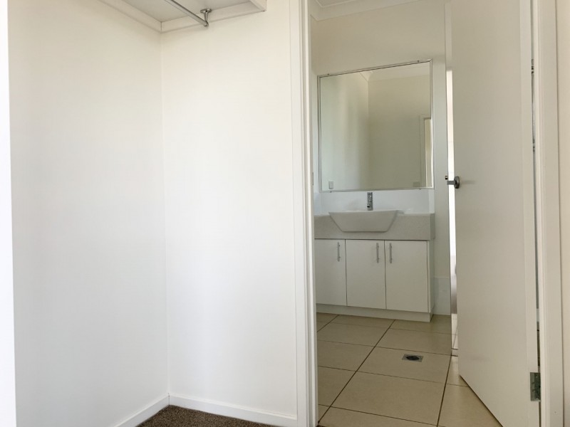 9 (1/8) Matheson Ct, Middlemount QLD 4746