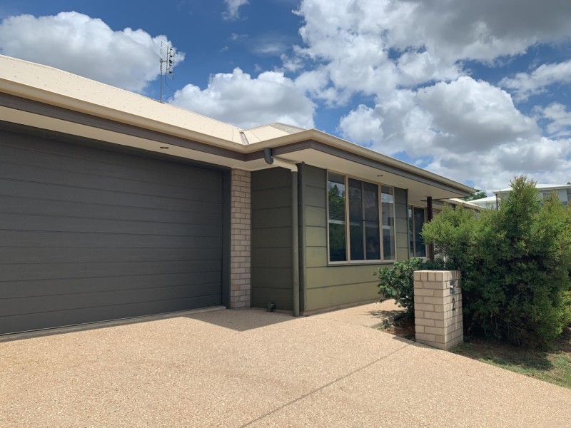 2 Robin Street, Moranbah QLD 4744