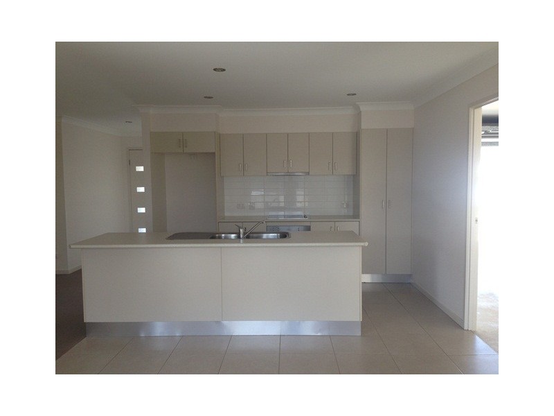 2 Robin Street, Moranbah QLD 4744