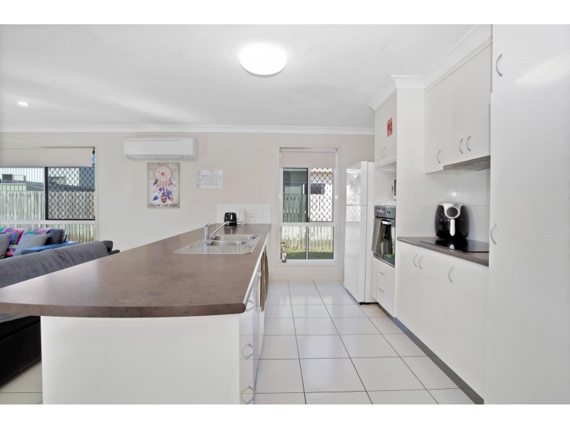 27 Montgomery Street, Rural View QLD 4740
