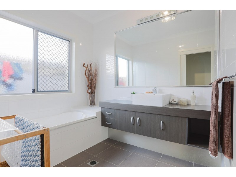 79 Gingham Street, Glenella QLD 4740