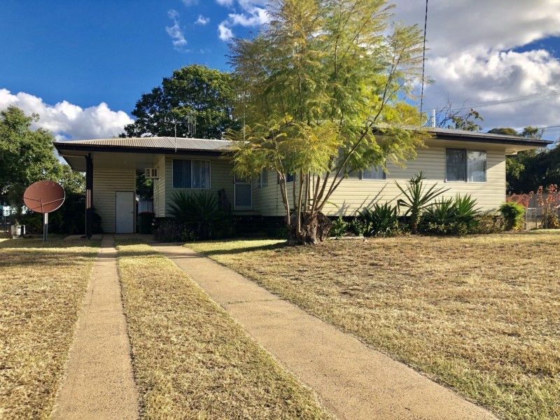 14 Middle Crescent, Dysart QLD 4745