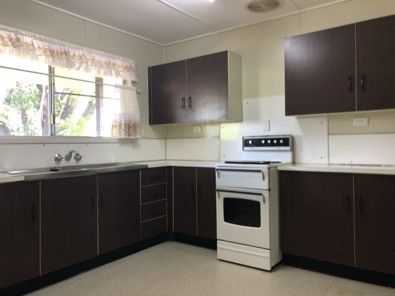 14 Middle Crescent, Dysart QLD 4745