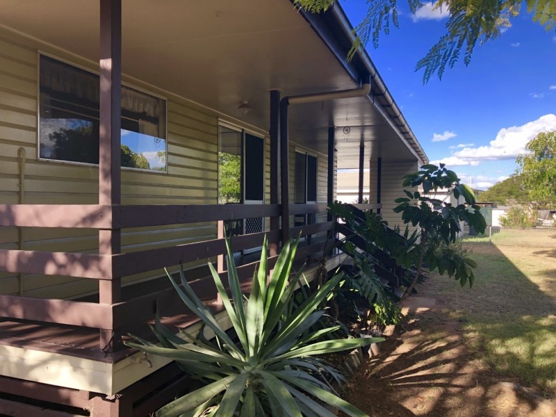 14 Middle Crescent, Dysart QLD 4745