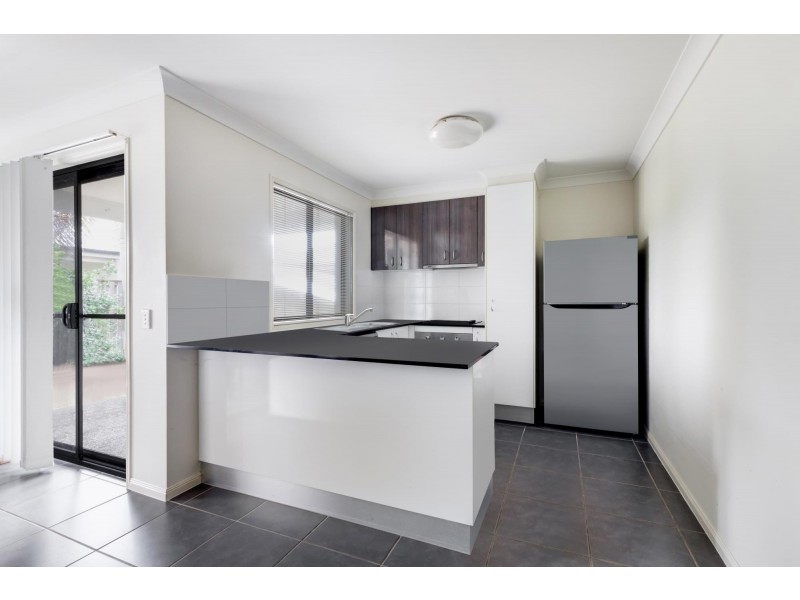 8 Scarborough Cct, Blacks Beach QLD 4740