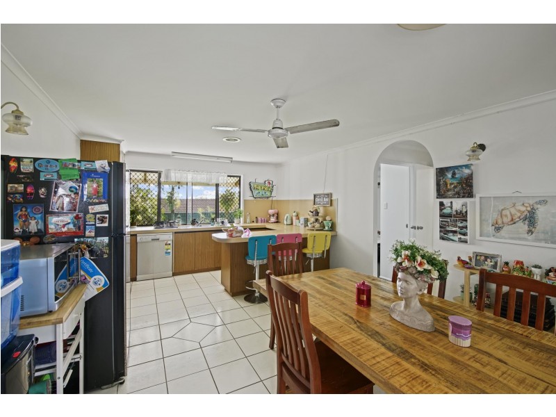 6 Hughes St, Glenella QLD 4740