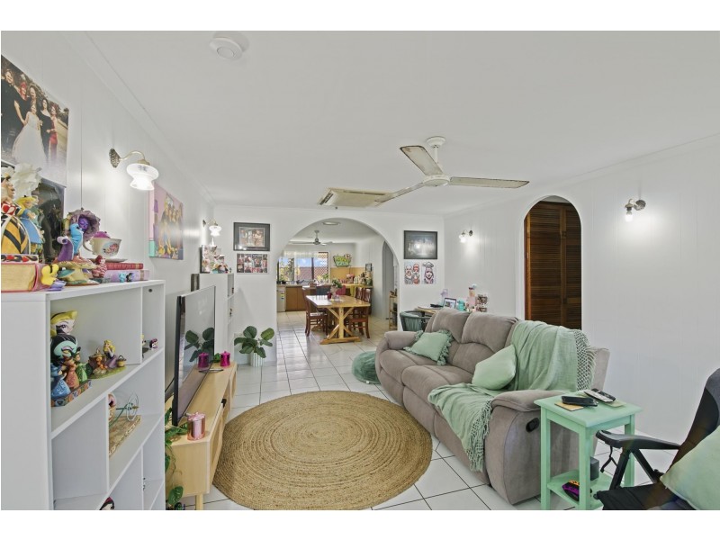 6 Hughes St, Glenella QLD 4740