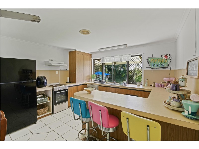 6 Hughes St, Glenella QLD 4740