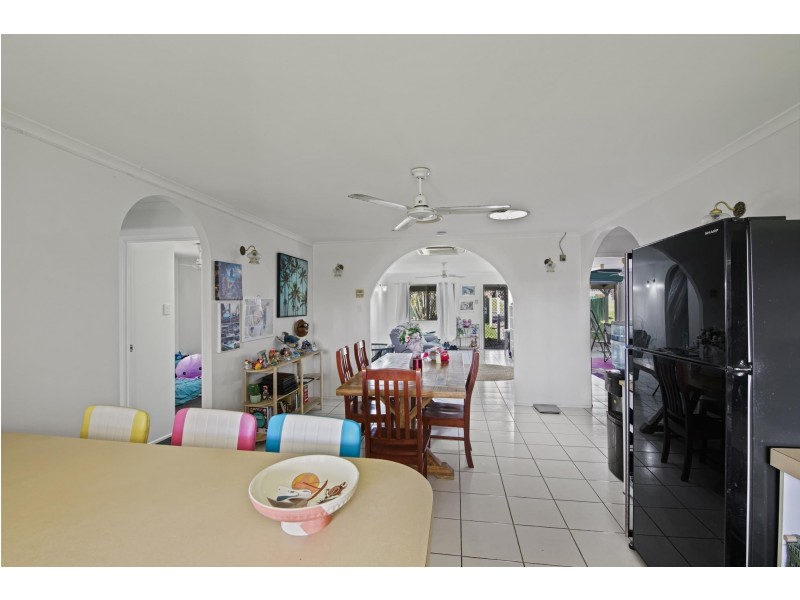 6 Hughes St, Glenella QLD 4740