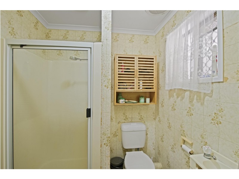 6 Hughes St, Glenella QLD 4740