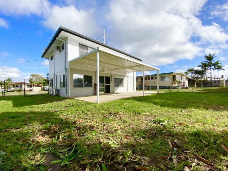 6 Barraclough Crescent, Moranbah QLD 4744