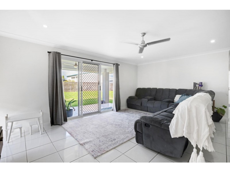 8 O’Neill Place, Marian QLD 4753