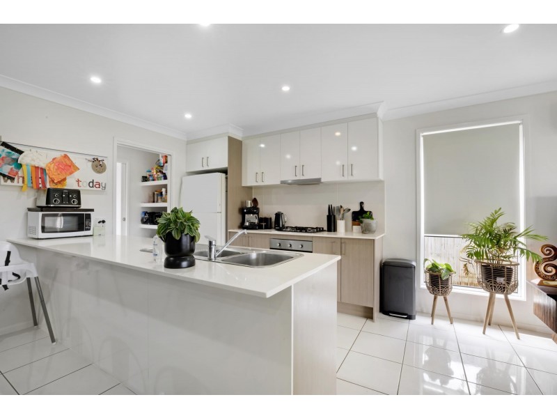 8 O’Neill Place, Marian QLD 4753