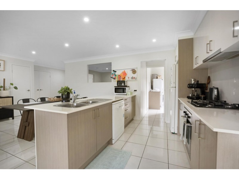 8 O’Neill Place, Marian QLD 4753
