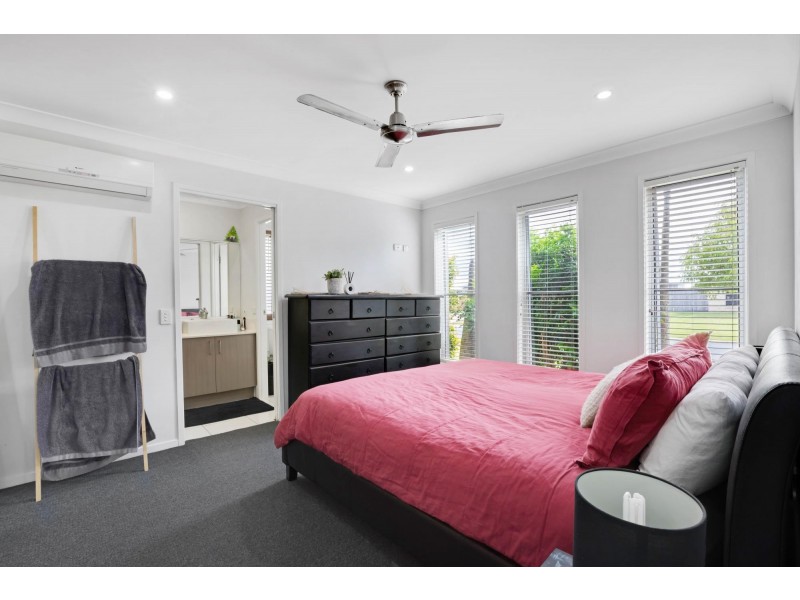8 O’Neill Place, Marian QLD 4753