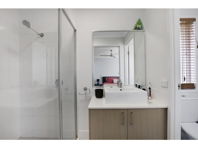 8 O’Neill Place, Marian QLD 4753