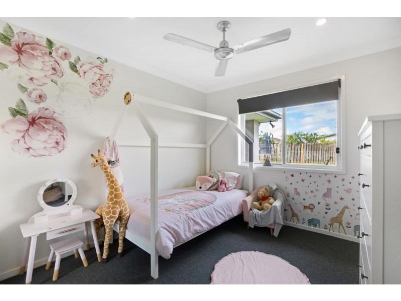 8 O’Neill Place, Marian QLD 4753