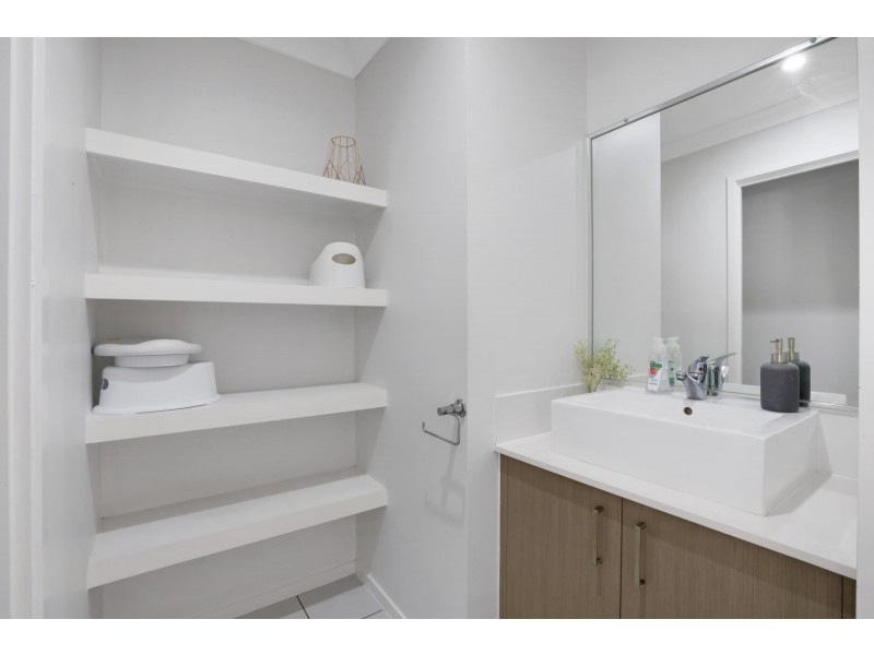 8 O’Neill Place, Marian QLD 4753