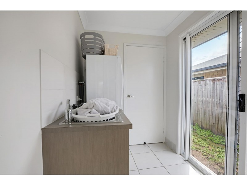8 O’Neill Place, Marian QLD 4753